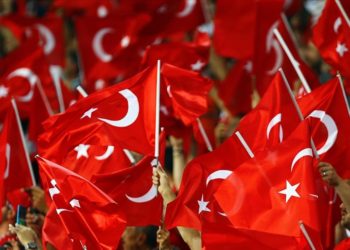 Türkiye-Ermenistan maçında tribünler Türk bayraklarıyla donatılacak