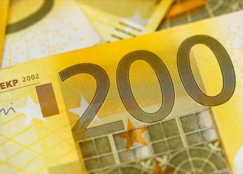 Fransa'da işten atılan kadın piyangodan 109,3 milyon avro ikramiye kazandı