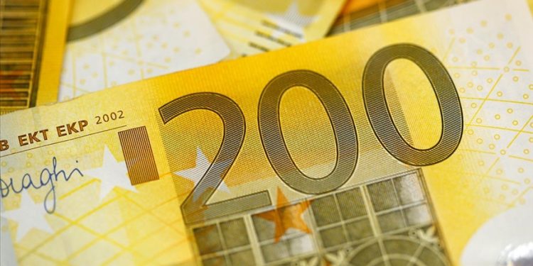 Fransa'da işten atılan kadın piyangodan 109,3 milyon avro ikramiye kazandı