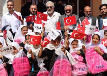 TİKA'dan Afgan öğrencilere malzeme desteği