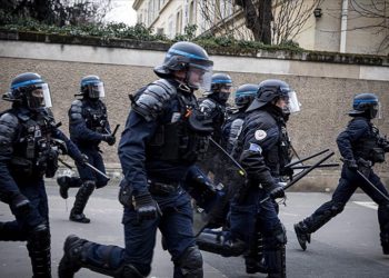 Fransa'da 7 okul terör tehdidi nedeniyle tahliye edildi