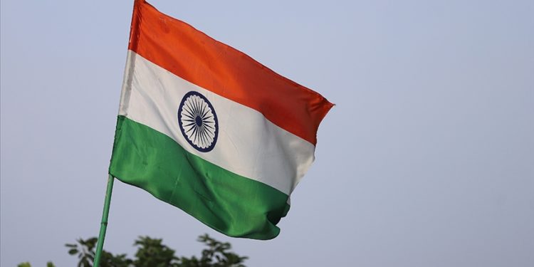 Hindistan, Kanada vatandaşlarına vizeleri askıya aldı