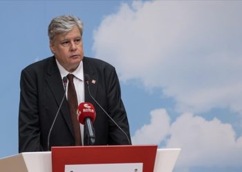 CHP üyesi Örsan Kunter Öymen, CHP Genel Başkanlığına aday olduğunu açıkladı