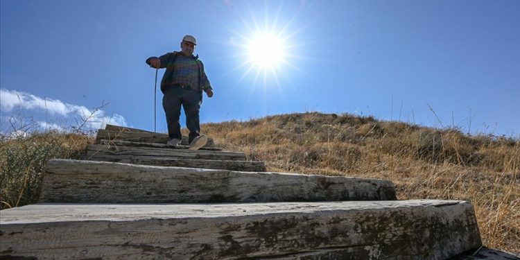 “Evim” dediği Urartu kalesinde 21 yıldır bekçilik yapıyor