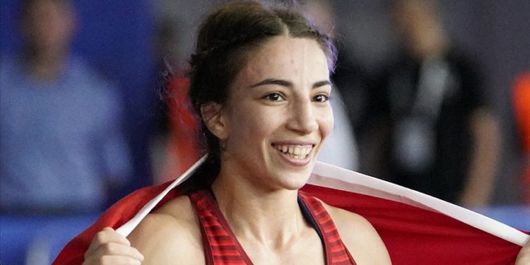 Milli güreşçi Evin Demirhan Yavuz, olimpiyatları kotası elde etti