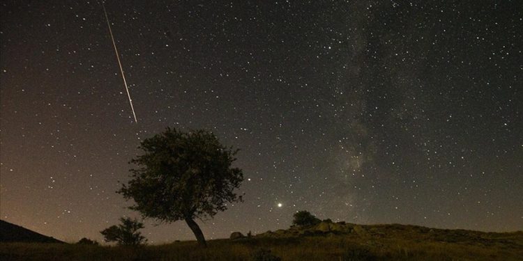 3'ü uçak büyüklüğünde 5 meteor Dünya'nın yakınından geçecek