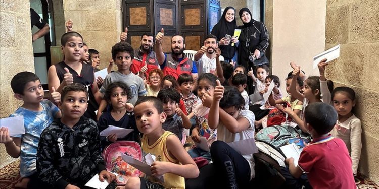 Sadakataşı Derneğinden okula gidemeyen Lübnan’daki mülteci çocuklara eğitim yardımı