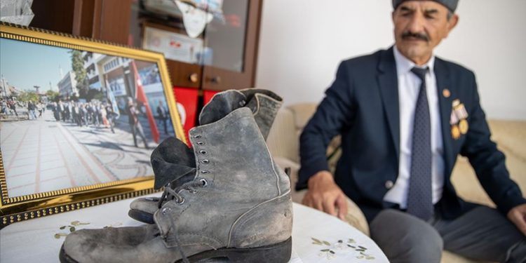 Edirneli gazi Kıbrıs’taki anılarını “en değerli köşesi”nde saklıyor