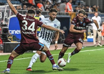 Trabzonspor, İstanbul’da farklı kazandı