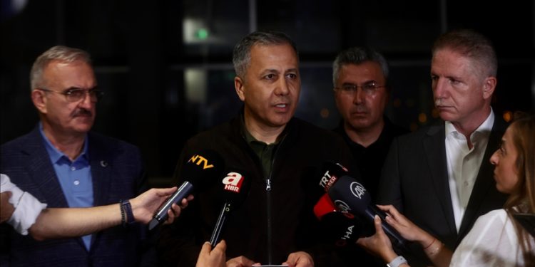 İstanbul’da suların tahliyesi için çalışmalar sabaha kadar kesintisiz devam edecek