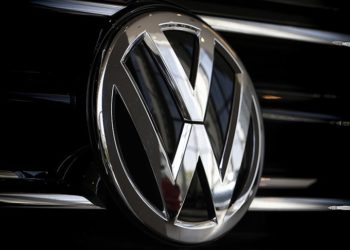 Volkswagen, sebebi bilinmeyen sistem arızası sebebiyle araç üretimini durdurdu