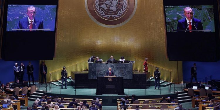 Uluslararası Olimpiyat Komitesi Başkanı Bach'tan Cumhurbaşkanı Erdoğan'a tebrik