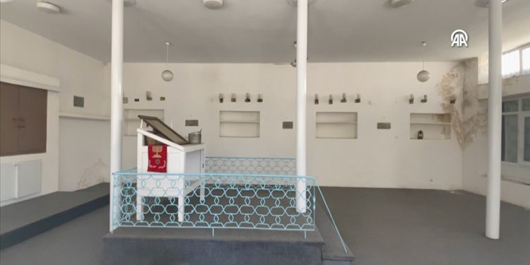 Son Afganistan Yahudisi’nin sinagogu komşularına emanet