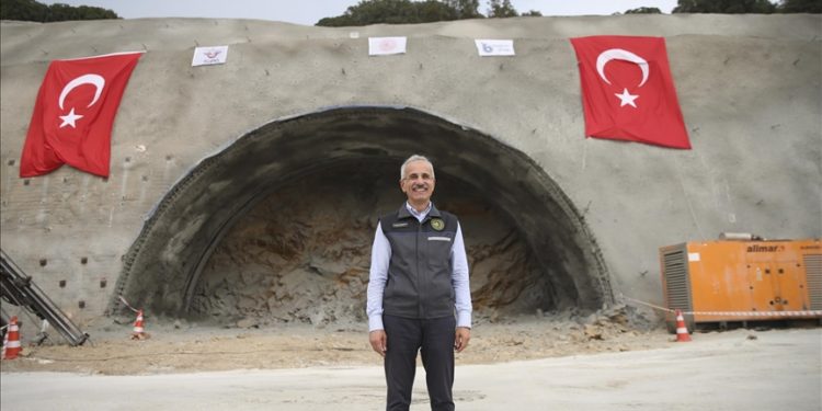 T1 tüneli inşaatıyla, dünyaya Türk müteahhitlik sektörünün ne kadar başarılı olabileceğini gösterdik