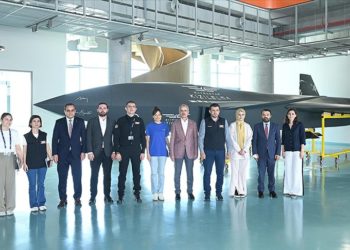 Bakan Uraloğlu, Özdemir Bayraktar Milli Teknoloji Merkezi'ni ziyaret etti