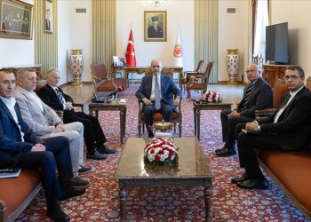 TBMM Başkanı Kurtulmuş, Kırım Tatarlarının milli lideri Kırımoğlu ve beraberindeki heyeti kabul etti