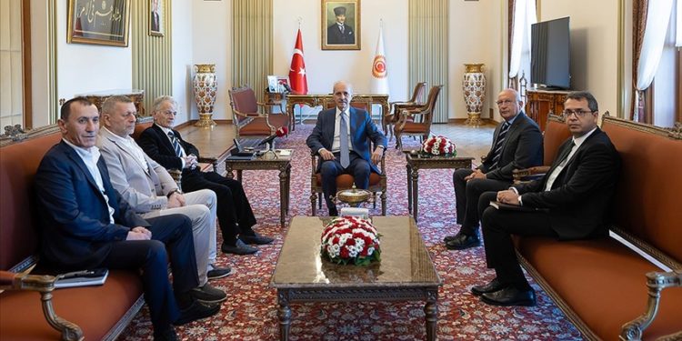 TBMM Başkanı Kurtulmuş, Kırım Tatarlarının milli lideri Kırımoğlu ve beraberindeki heyeti kabul etti
