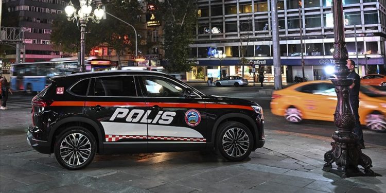 Ankara'da Yunuslar yerli otomobil Togg'la devriye görevine başladı