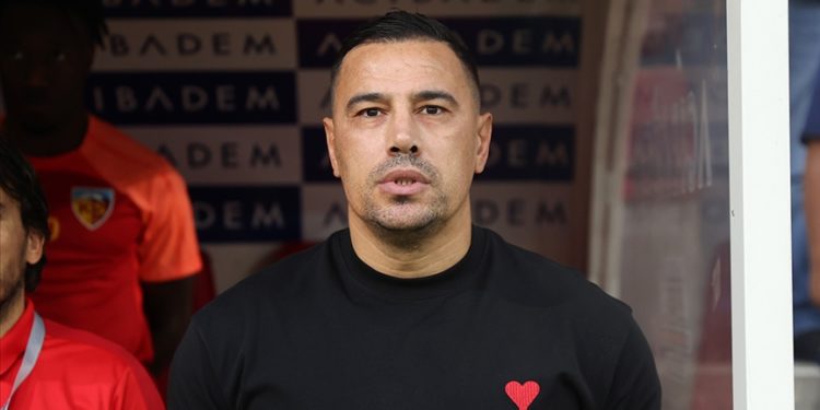 Teknik direktör Çağdaş Atan, Kayserispor'dan ayrıldığını açıkladı