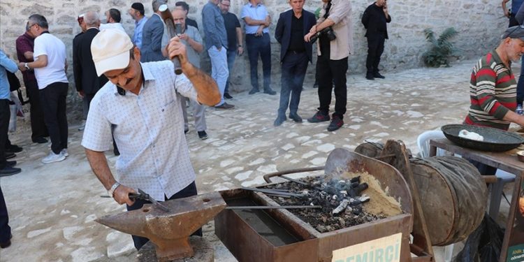 Safranbolu'da zanaatkarlar, kaybolmaya yüz tutan meslekleri yaparak farkındalık oluşturdu