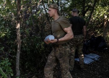 İngiltere, Ukrayna’ya on binlerce top mermisi daha tedarik edecek