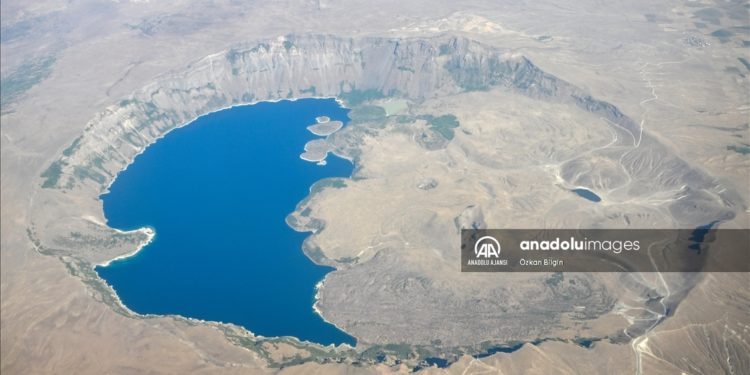 Van Gölü havzasının güzelliklerine gökyüzünden bakış