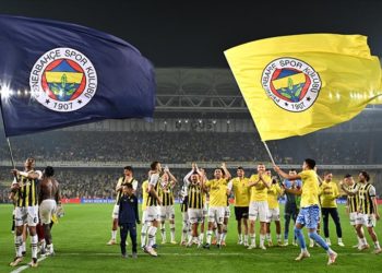 Fenerbahçe rekor kırarak liderliğini sürdürdü
