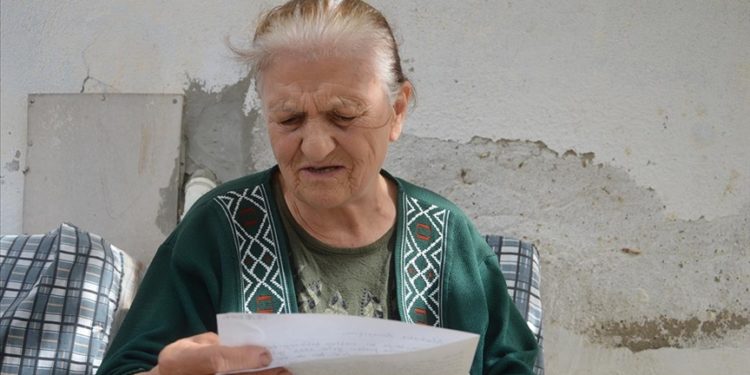 Öğretmen kızının Cumhuriyet’in 100’üncü yılı için yazdığı mektup 21 yıl sonra annesine ulaştırıldı
