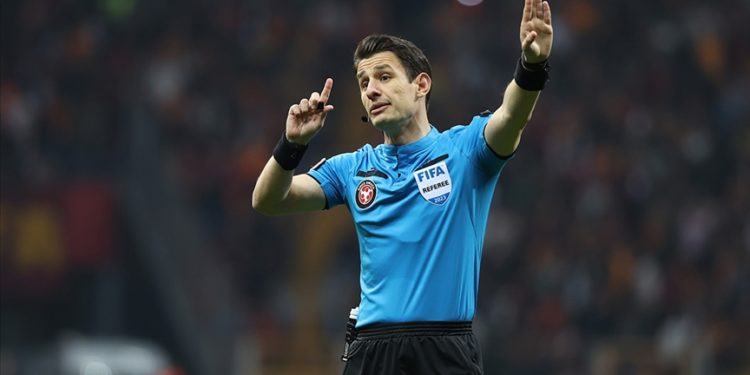 Derbinin hakemi Halil Umut Meler