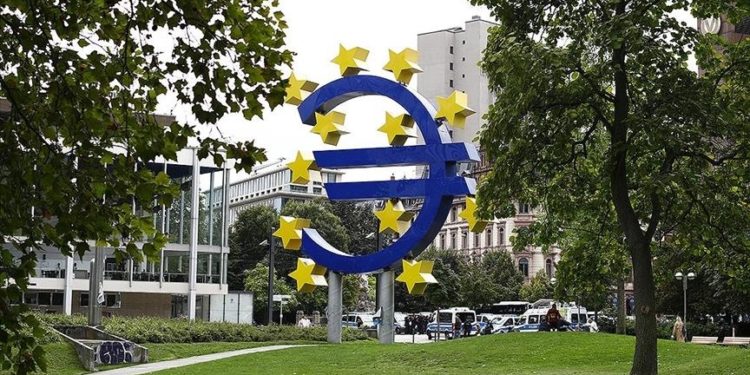 ECB’nin faiz artırımları enflasyonla mücadelede etkisini gösteriyor