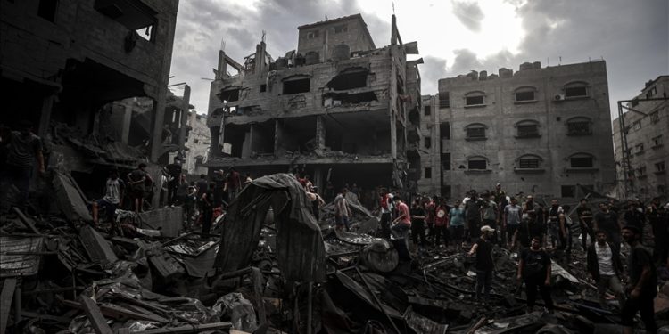 İsrail’in şiddetli saldırılarla Gazze’nin dünyayla bağlantısını koparması uluslararası alanda tepki topladı