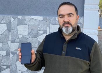 Kanserden ölen kızlarının anılarının olduğu kayıp cep telefonuna kavuştular