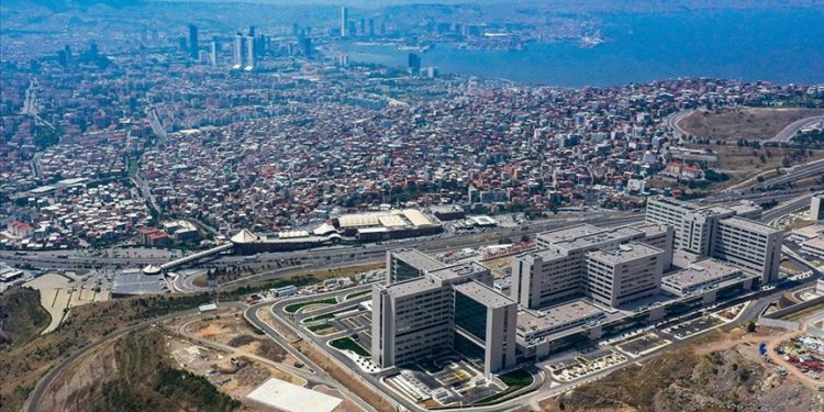 İzmir Şehir Hastanesi yarın hasta kabulüne başlıyor