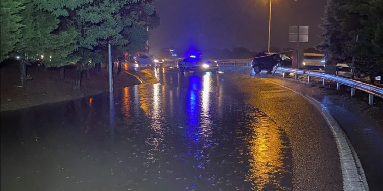 Kocaeli'de sağanak etkili oldu