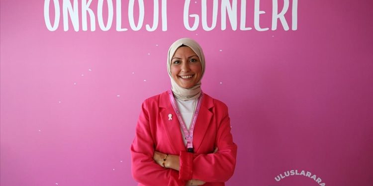 Meme kanserini yenen kadınlar erken teşhisin önemine dikkati çekti