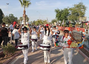 Adana’da kadınların kurduğu bando takımı festivallere renk katıyor
