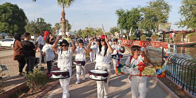 Adana’da kadınların kurduğu bando takımı festivallere renk katıyor