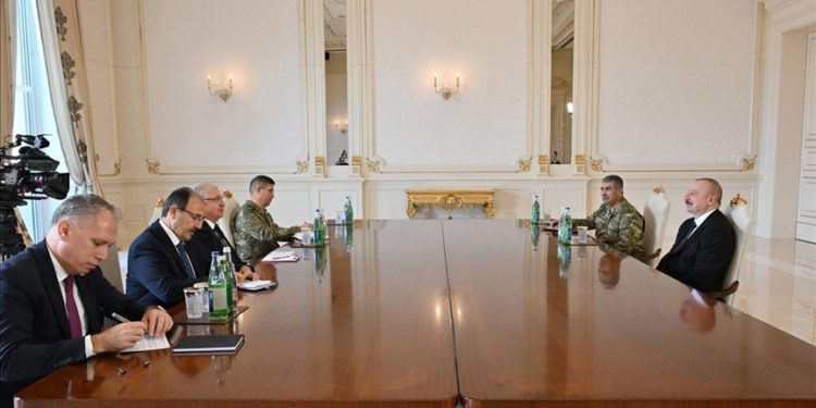 Azerbaycan Cumhurbaşkanı Aliyev, Milli Savunma Bakanı Güler'i kabul etti