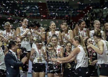Şampiyon VakıfBank, kupasına kavuştu