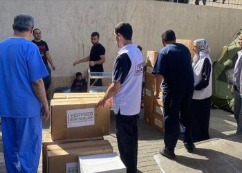 Yeryüzü Doktorları Gazze'deki Şifa Hastanesi'ne tıbbi malzeme desteğinde bulundu