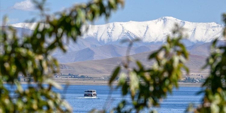 Van Gölü’ndeki Akdamar Adası yenilenen yüzüyle ziyaretçilerini ağırlayacak