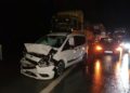 Anadolu Otoyolu Kocaeli geçişinde meydana gelen zincirleme kaza trafiği aksattı