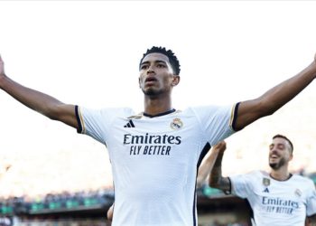 Real Madrid, geriye düştüğü maçta Barcelona'yı 2-1 yendi