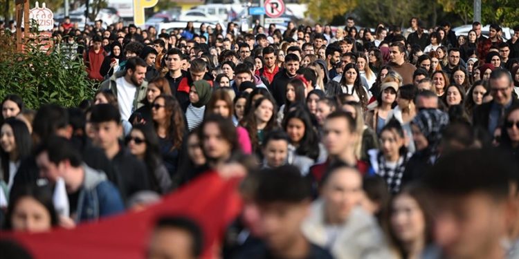 Edirne'de Cumhuriyet'in 100. yılı dolayısıyla "1923 adımlık" yürüyüş düzenlendi