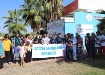 Malatya’da konteynerde kalan otizmli çocuklar için Mersin’e gezi düzenlendi