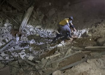 İsrail Gazze’de bir camiyi daha vurdu