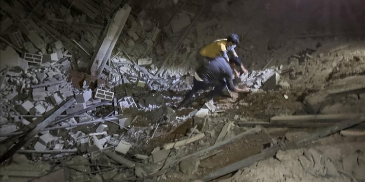 İsrail Gazze’de bir camiyi daha vurdu