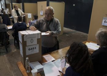 Arjantin'de yeni devlet başkanını ikinci tur seçimleri belirleyecek
