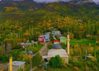 Erzurum'un Tortum ilçesinde sonbahar renkleri hakim oldu