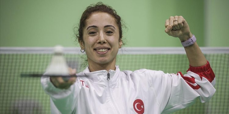 Milli badmintoncu Özge Bayrak, Çekya'da gümüş madalya aldı